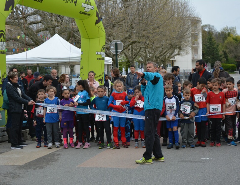 Les enfants sur la ligne de départ (c) Frédérique Gelas Les enfants sur la ligne de départ (c) Frédérique Gelas