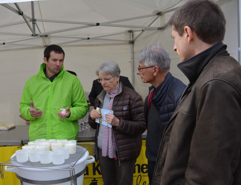 Moulage du Saint-Marcellin (c) Frédérique Gelas Moulage du Saint-Marcellin (c) Frédérique Gelas