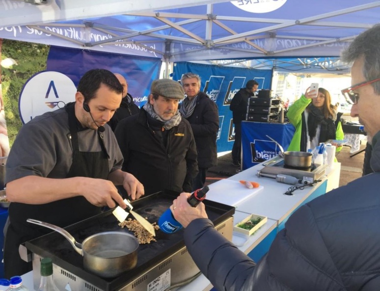 France Bleu Isère sur le marché vendredi (c) Frédérique Gelas France Bleu Isère sur le marché vendredi (c) Frédérique Gelas