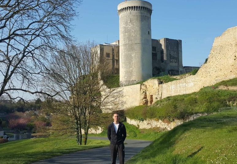 Gaylord Lelaidier partira du Château de Guillaume le Conquérant de Falaise le 9 mai prochain. © Gaylord Lelaidier
