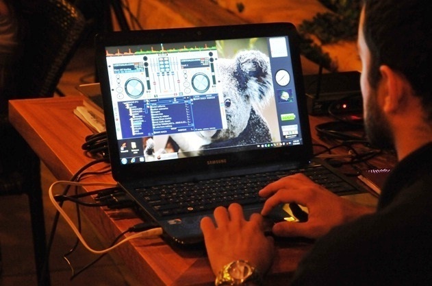 L’ordinateur DJ ! Photo (C) Ibrahim Chalhoub