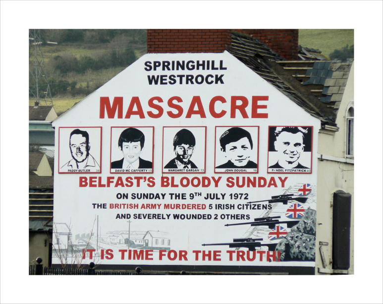 Rappel du massacre du "Bloody Sunday" sur les murs de Derry (c)criminocorpus