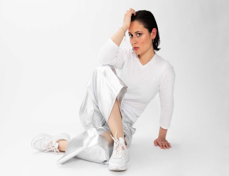 Renée Karameti crée le style. (c) DR. Renée Karameti crée le style. (c) DR.