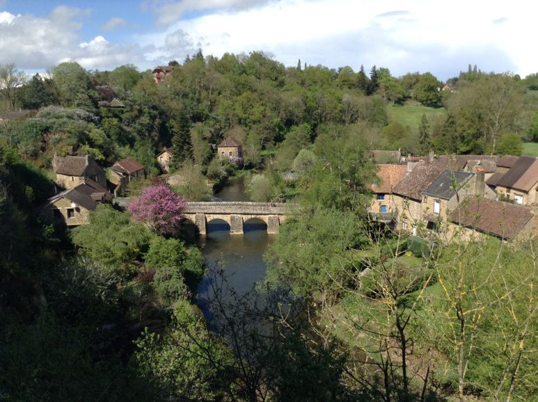 Pont de Saint-Céneri-le-Gérei enjambant la Sarthe. © J. P. Pont de Saint-Céneri-le-Gérei enjambant la Sarthe. © J. P.