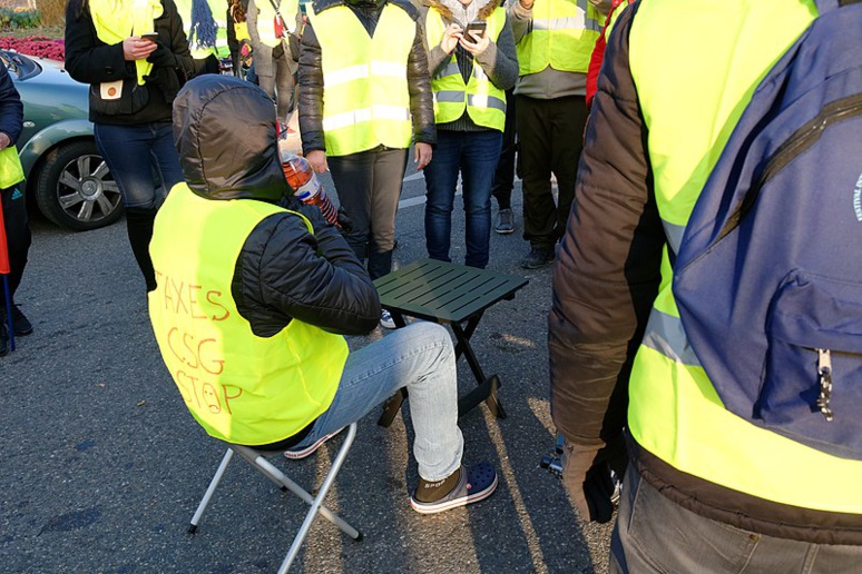 Manifestation du mouvement des gilets jaunes, au carrefour de l'Espérance, à Belfort, le 17 novembre 2018 (c) T. Bresson