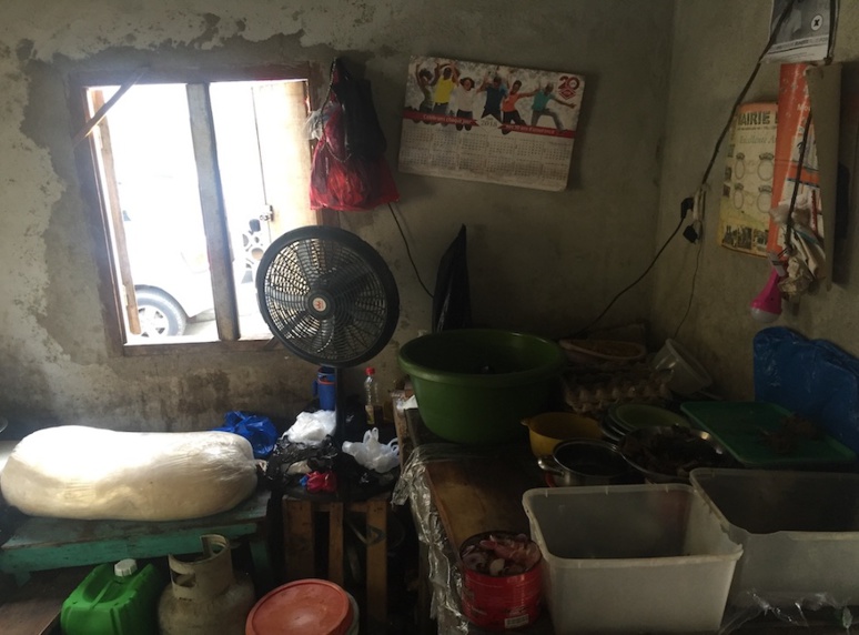 L'intérieur d'un garbadrome à Blockauss, Côte d'ivoire (c) Laurence Marianne-Melgard L'intérieur d'un garbadrome à Blockauss, Côte d'ivoire (c) Laurence Marianne-Melgard