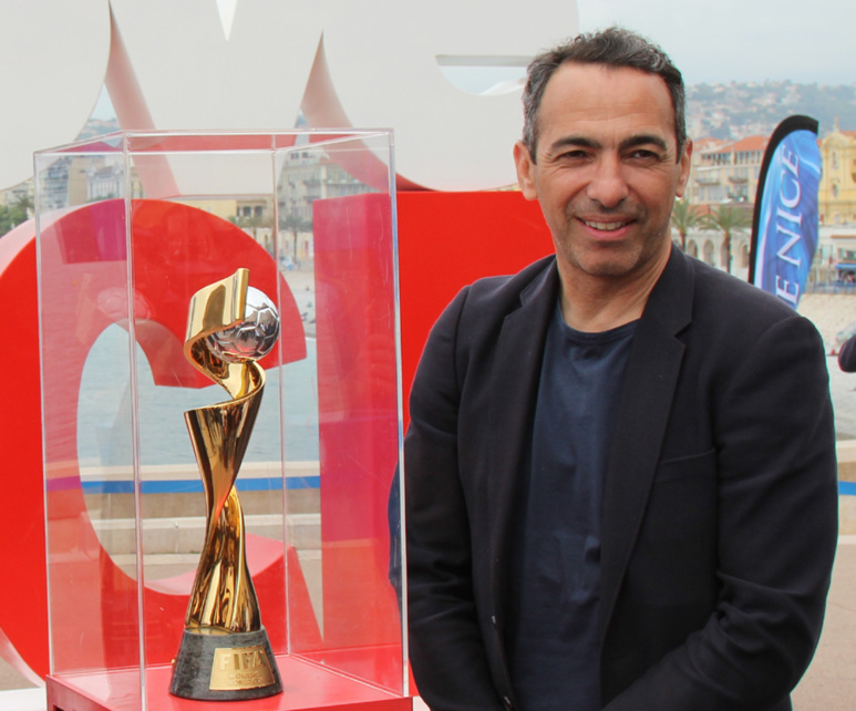 Youri Djorkaeff : "Le snake" s'engage pour le football féminin. Photo (c) Serge Gloumeaud Youri Djorkaeff : "Le snake" s'engage pour le football féminin. Photo (c) Serge Gloumeaud