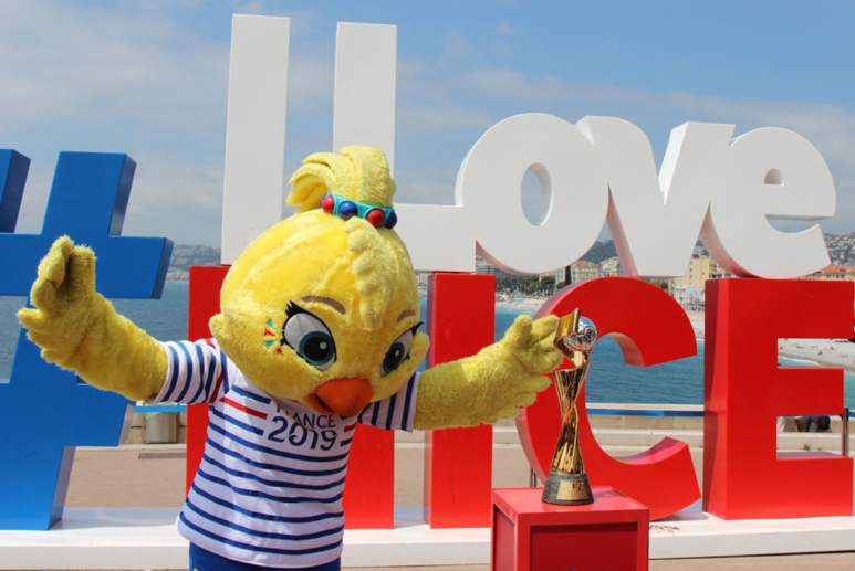 "Ettie", fille de "Footix" et mascotte de la coupe du monde féminine. Photo (c) Serge Gloumeaud "Ettie", fille de "Footix" et mascotte de la coupe du monde féminine. Photo (c) Serge Gloumeaud