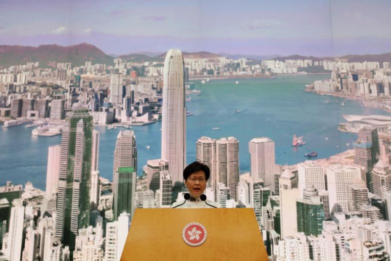 Carrie Lam, la cheffe de l'exécutif hongkongais s'exprime durant la conférence de presse du 15 juin 2019 (c) Reuters Carrie Lam, la cheffe de l'exécutif hongkongais s'exprime durant la conférence de presse du 15 juin 2019 (c) Reuters