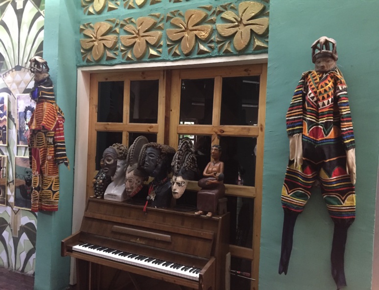 Le hall d'entrée du Bushman en Côte d'Ivoire (c) Laurence Marianne-Melgard Le hall d'entrée du Bushman en Côte d'Ivoire (c) Laurence Marianne-Melgard