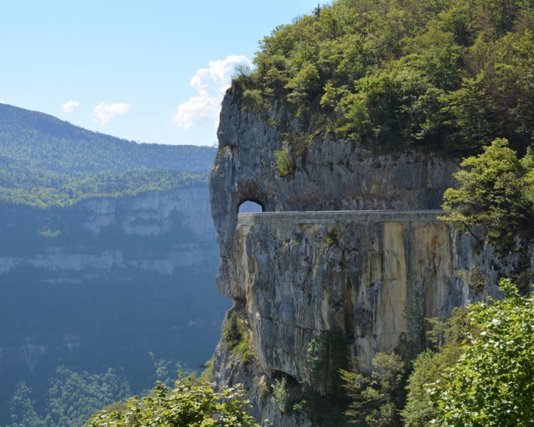 La route vertigineuse de Combe Laval pour rejoindre le Plateau d'Ambel (c) Frédérique Gelas La route vertigineuse de Combe Laval pour rejoindre le Plateau d'Ambel (c) Frédérique Gelas