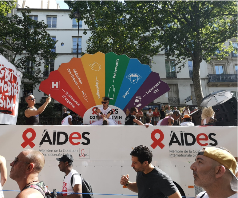 Défilé des chars pour la marche de la fierté parisienne / (c) E.V. Défilé des chars pour la marche de la fierté parisienne / (c) E.V.