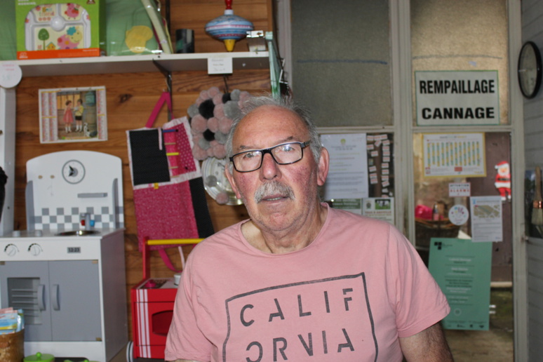 Michel Léard, canneur-rempailleur © J. P. Michel Léard, canneur-rempailleur © J. P.