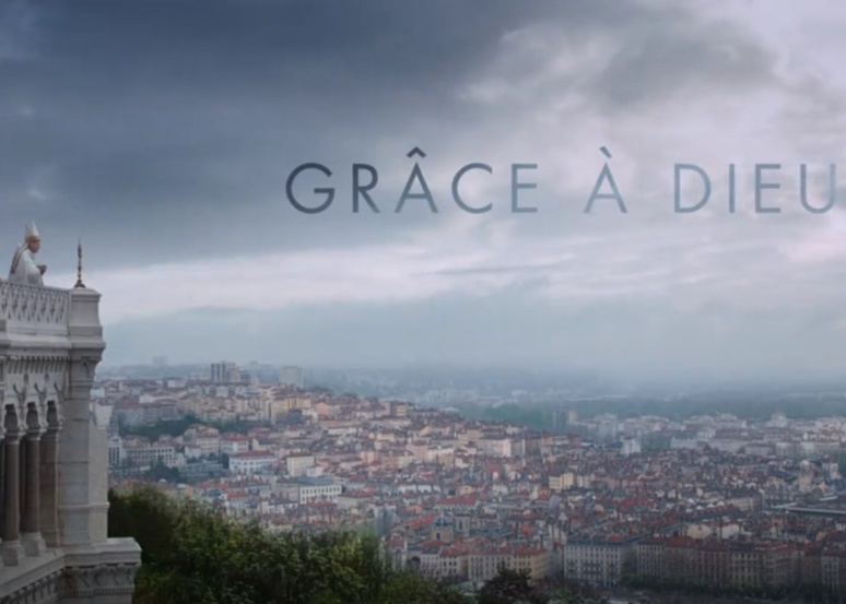 Quand l'église ferme les yeux - Image du film "Grâce à dieu" Quand l'église ferme les yeux - Image du film "Grâce à dieu"