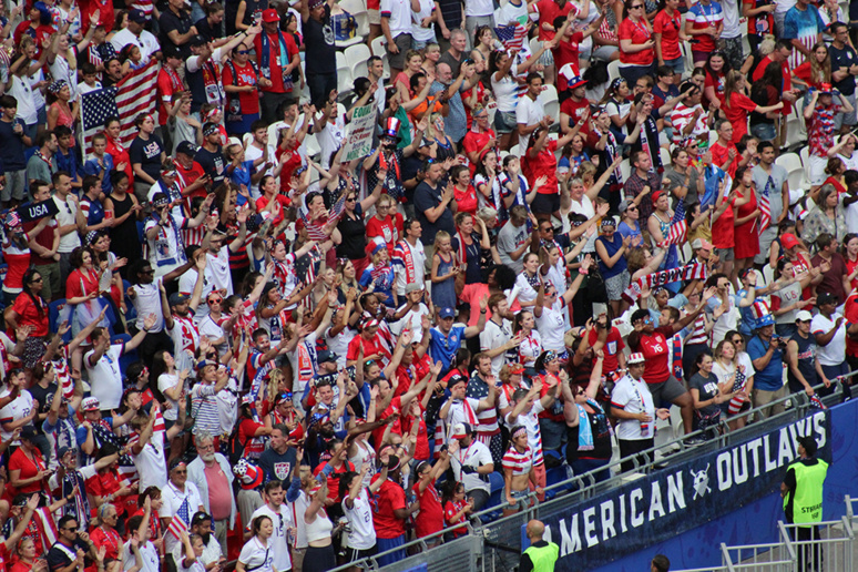 Coin de tribune américain. Photo (c) Serge Gloumeaud Coin de tribune américain. Photo (c) Serge Gloumeaud