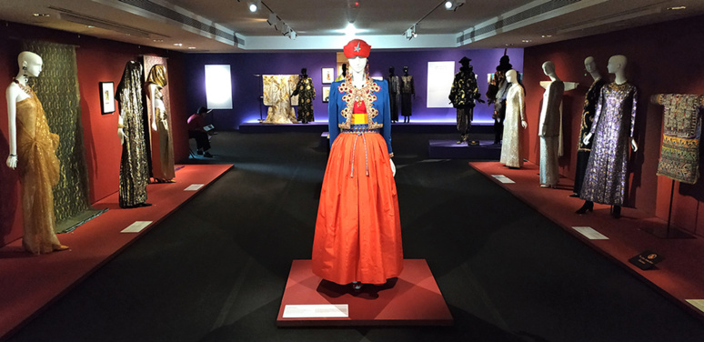 Bienvenue dans le monde imaginaire d'Yves Saint-Laurent. Photo (c) Serge Gloumeaud Bienvenue dans le monde imaginaire d'Yves Saint-Laurent. Photo (c) Serge Gloumeaud