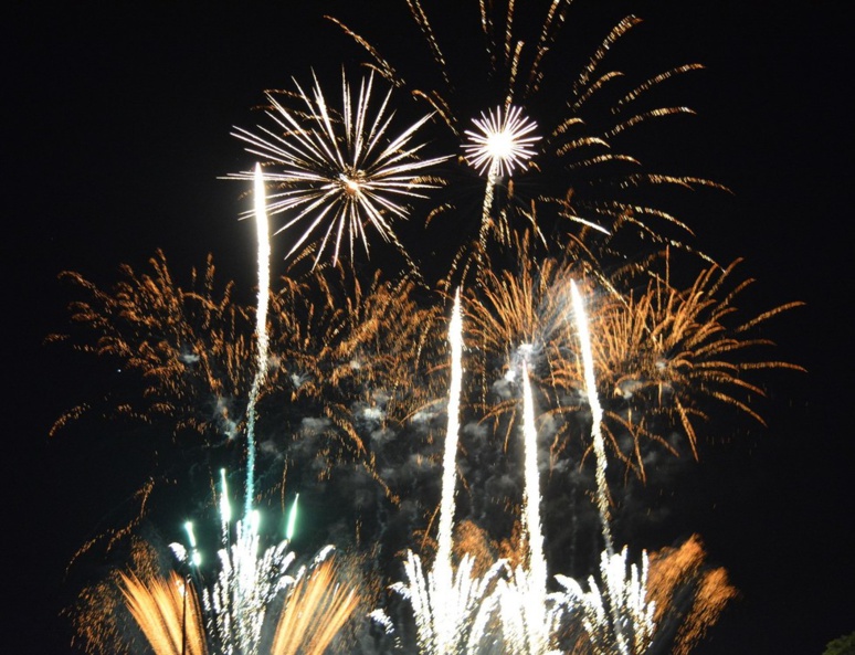 Feu d'artifice du 21 juillet à Chatte (c) Frédérique Gelas Feu d'artifice du 21 juillet à Chatte (c) Frédérique Gelas