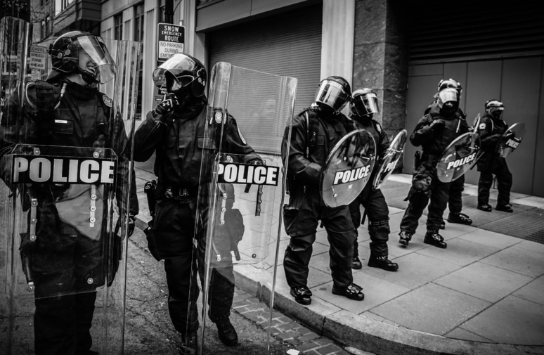 Que faire pour lutter contre les suicides des policiers ? © Spenser on Unsplash