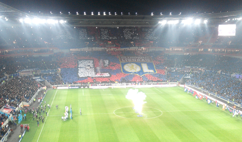 Avec le retour de Juninho, les supporters lyonnais rêvent de titiller le PSG. Photo (c) Sebleouf (Wikimedia)