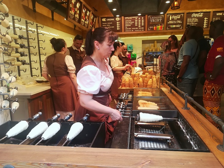 Fabrication de Trdelnik © J. P. Fabrication de Trdelnik © J. P.