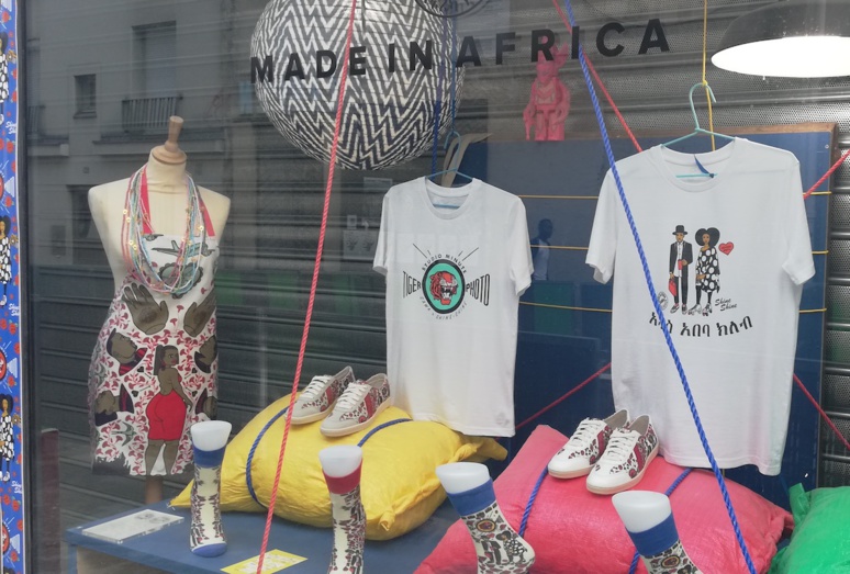 La vitrine colorée de Sawa. Photo (c) Isabelle Lépine La vitrine colorée de Sawa. Photo (c) Isabelle Lépine