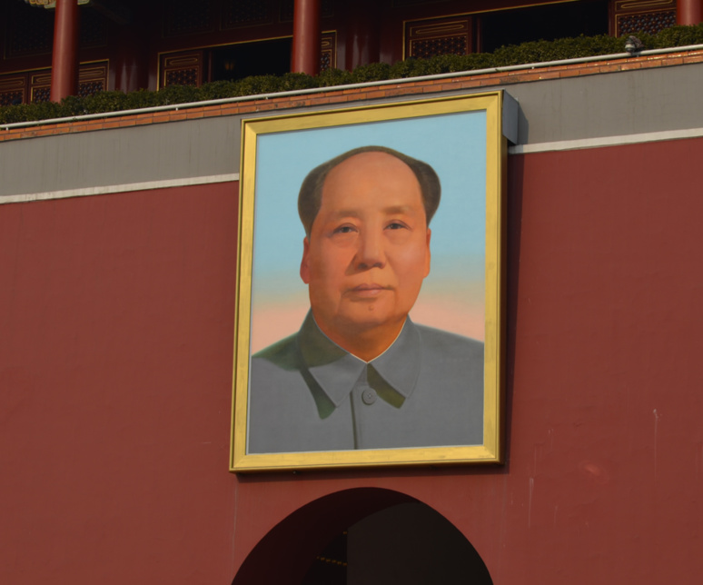 De Mao Tsé-toung à Xi Jinping, la Chine moderne s'est grandement libéralisée tout en conservant le cadre intransigeant du Parti Communiste. Sous des apparences soignées, le leader chinois fait montre d'une forte tendance autocratique dans sa façon de gouverner et un appétit expansionniste intact. / (c) Unsplash