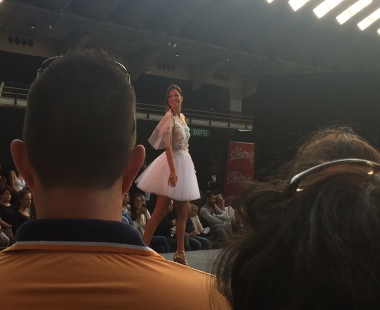 Julia Sidi Atman, ex-miss côte d'azur et ex-candidate de la saison 12 de Pékin express défile sur le podium (c) Pascale Luissint Julia Sidi Atman, ex-miss côte d'azur et ex-candidate de la saison 12 de Pékin express défile sur le podium (c) Pascale Luissint