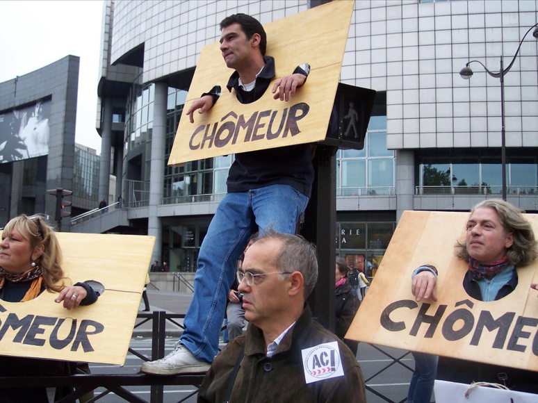 La ministre du Travail a mis en avant le nombre d'offres qui ne trouvent pas preneurs. Face à elle des syndicats et des demandeurs d'emploi qui n'acceptent pas de tels propos qualifié par certains comme une "accusation ouverte et diffamatoire" (c) Flickr La ministre du Travail a mis en avant le nombre d'offres qui ne trouvent pas preneurs. Face à elle des syndicats et des demandeurs d'emploi qui n'acceptent pas de tels propos qualifié par certains comme une "accusation ouverte et diffamatoire" (c) Flickr