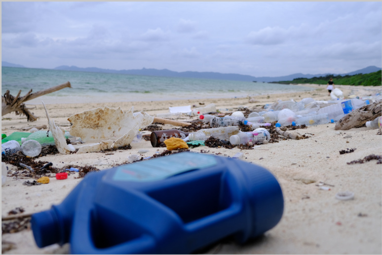 Plage de Kabira, préfecture d'Okinawa ©Florent Guérout Plage de Kabira, préfecture d'Okinawa ©Florent Guérout
