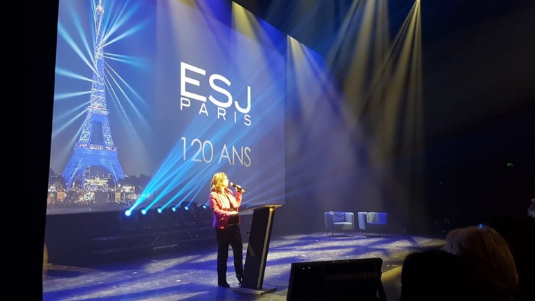 Cécile Vrain, directrice des programmes des mastères 1 et 2 de l'EAD à l'ESJ Paris au théâtre le 13 Art lors de la cérémonie de remise des diplômes  le 2 décembre 2019 © L'ESJ Paris