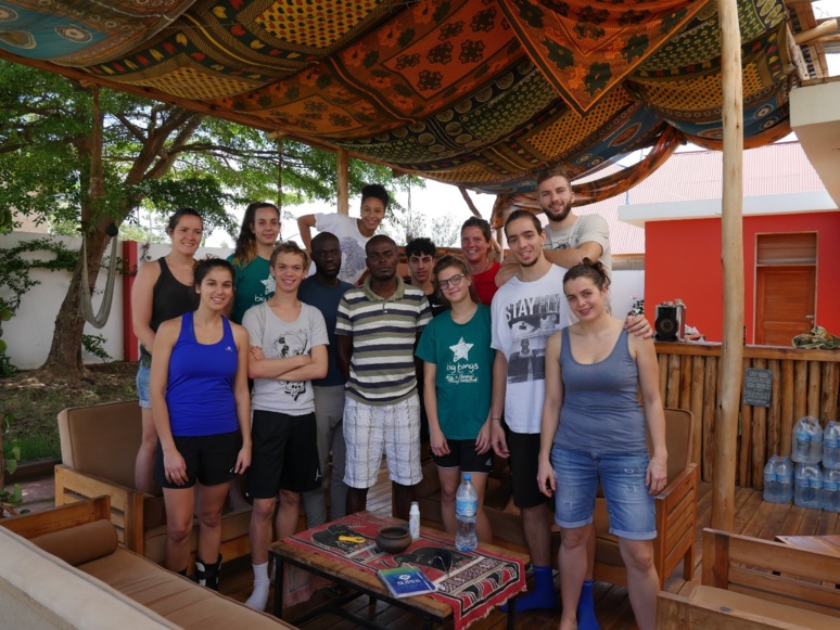 Chaque année, les Big Bang Ballers, organise un séjour solidaire à l'étranger. Le dernier voyage a permis à onzes jeunes, de 18 à 25 ans, de se rendre en Tanzanie. (c) BBB France