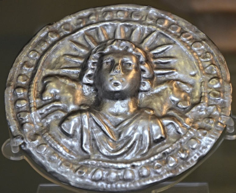 Disque en argent à l'effigie du sol invictus (c) Carole Raddato Disque en argent à l'effigie du sol invictus (c) Carole Raddato