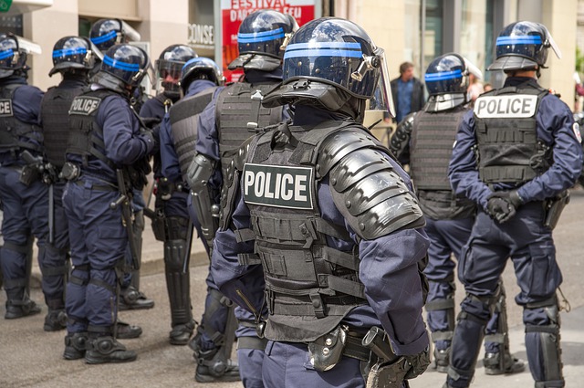 Intervention musclée des forces de Police dans une BU, sans autorisation préalable (c) Jacqueline Macou, Pixabay