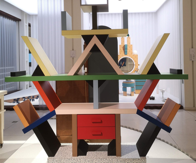 Armoire Carlton, illustration de l'antidesign / (c) E.V. Armoire Carlton, illustration de l'antidesign / (c) E.V.