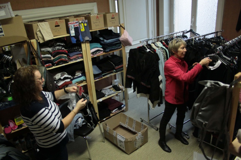 Le vestiaire permet aux personnes les plus modestes de s'habiller gracieusement © M.L. Le vestiaire permet aux personnes les plus modestes de s'habiller gracieusement © M.L.