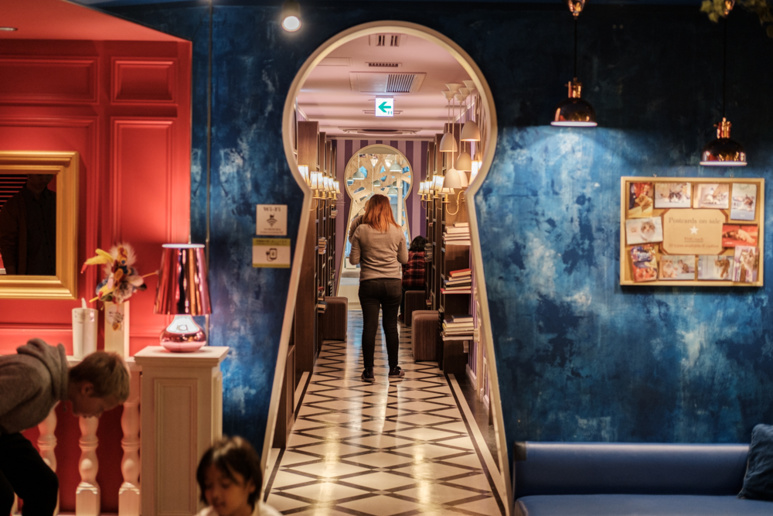 L'intérieur du café. Ambiance conte de fées. ©Florent Guérout L'intérieur du café. Ambiance conte de fées. ©Florent Guérout