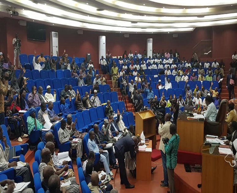 Les députés votant le projet de loi. (c) Assemblée nationale du Burkina