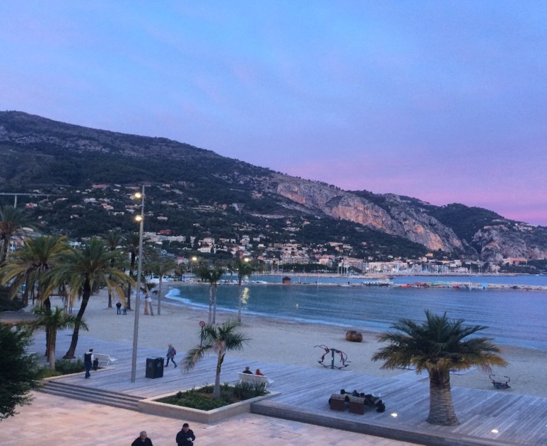 La plage des sablettes réaménagée par la municipalité de Menton (c) Pascale Luissint La plage des sablettes réaménagée par la municipalité de Menton (c) Pascale Luissint
