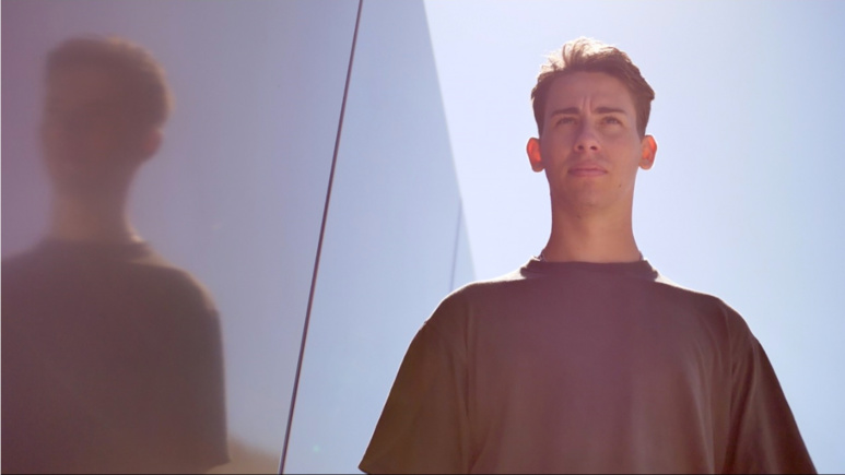 Découverte électro : Mona San annonce son 1er album ~p+n|d•r~ chez Pschent Music