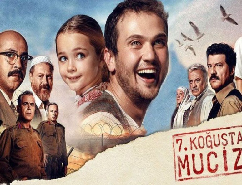 "Lingo lingo ! Siseler !" L'affiche du film à succès du moment: 7. Koğuştaki Mucize (c) Netflix "Lingo lingo ! Siseler !" L'affiche du film à succès du moment: 7. Koğuştaki Mucize (c) Netflix