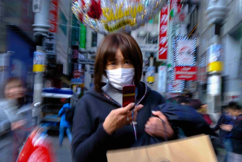 Malgré le port du masque, ancré dans les coutumes japonaises, le nombre de cas de COVID-19 augmente. ©Florent Guérout