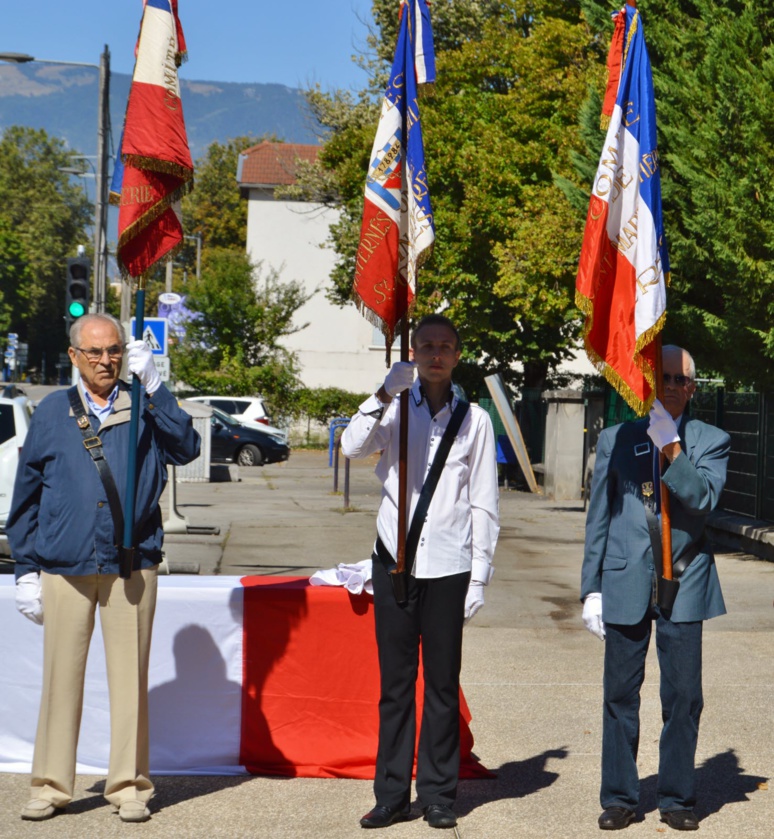 En ce 8 mai, une cérémonie nationale a été retransmise en direct tandis que dans les communes de France, les commémorations se sont déroulées en comité restreint et à huis clos. (c) Marwa Bouchkara - commémoration 2017