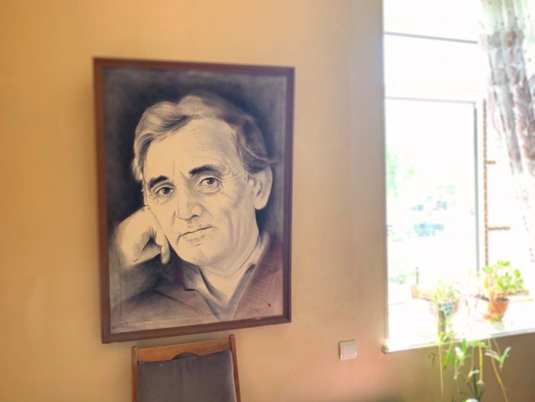 Le portrait de Charles Aznavour dans l'appartement de Martin Pashayan (c) Hasmik Arakelyan