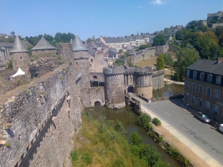 Depuis le XIIe siècle, le château de Fougères veille sur les Marches de Bretagne