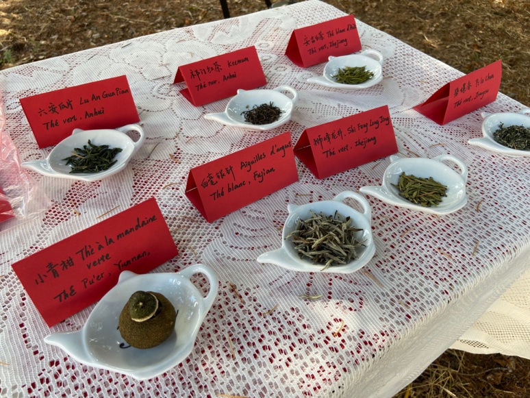 Les thés proposés lors de cette cérémonie : blanc, Oolong, vert... (c) X.C.