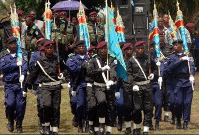 Parade des policiers et FARDC. Photo (c) BS