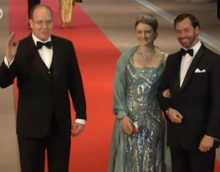 L'arrivée du prince Albert II. Cliquez ici pour regarder la vidéo L'arrivée du prince Albert II. Cliquez ici pour regarder la vidéo