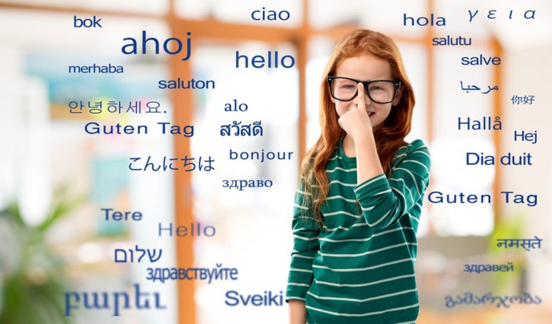 Les enfants bilingues montreraient une plus grande flexibilité à jouer avec le langage et à en apprécier la nature arbitraire. Shutterstock