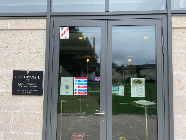 Café Hippolyte de Béthune, au sein du Château de Selles-sur-Cher Café Hippolyte de Béthune, au sein du Château de Selles-sur-Cher