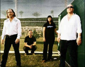 Cliquez ici pour accéder à la page de l'artiste Cliquez ici pour accéder à la page de l'artiste